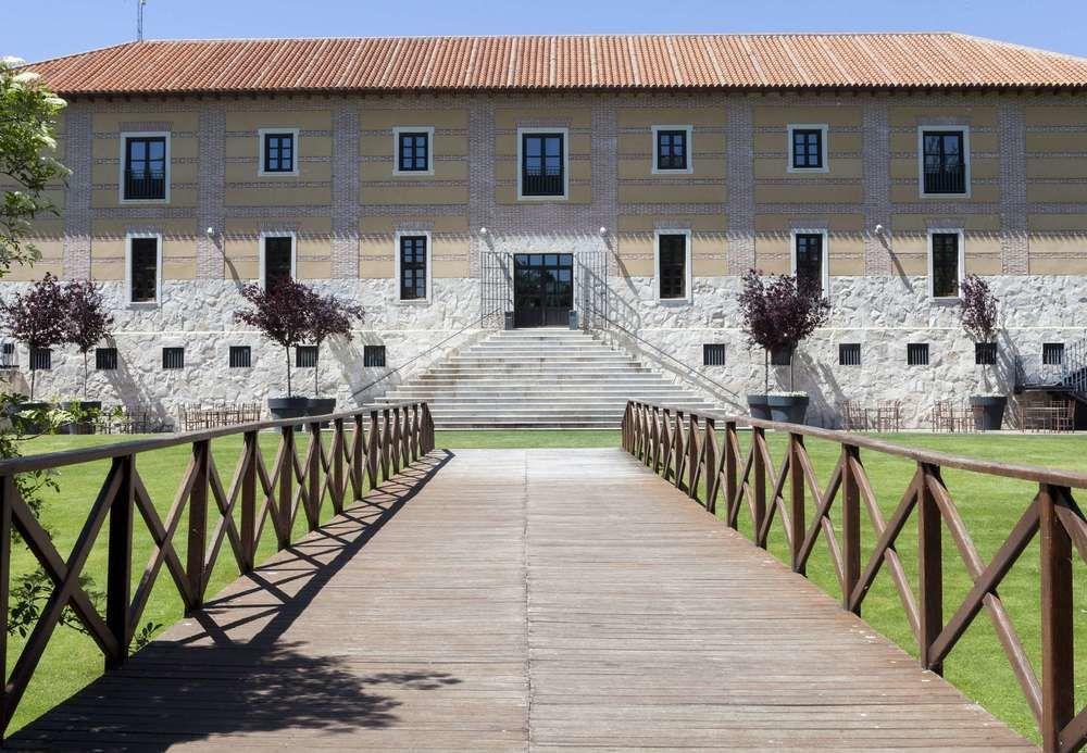 Ac Hotel Palacio De Santa Ana By Marriott Valladolid Ngoại thất bức ảnh The main entrance of the castle
