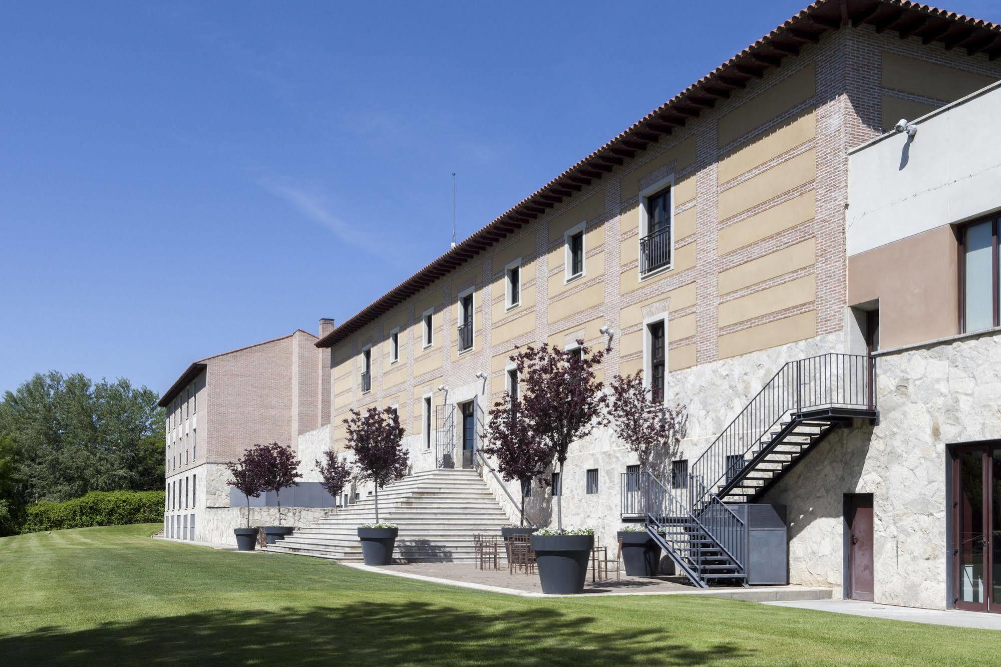 Ac Hotel Palacio De Santa Ana By Marriott Valladolid Ngoại thất bức ảnh The University of Navarra